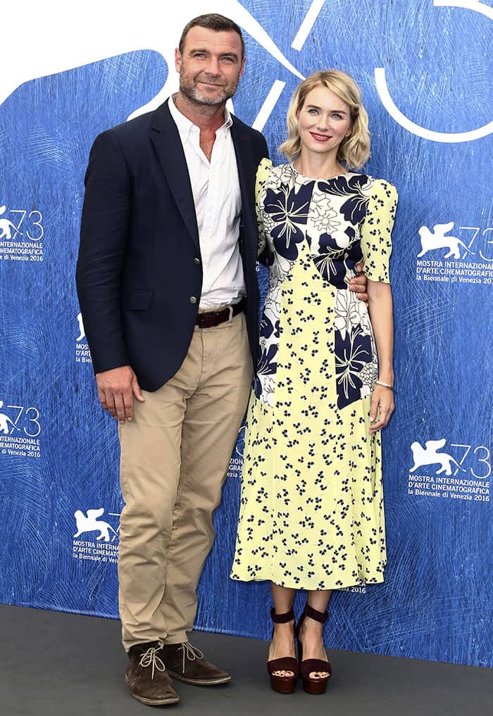 Naomi Watts, who stands at 5 feet 4 ½ inches (163.8 cm), appeared much closer in height to 6ft 2 ½ (189.2 cm) Liev Schreiber by pairing her yellow Roksanda dress with towering burgundy Nicholas Kirkwood platform heels