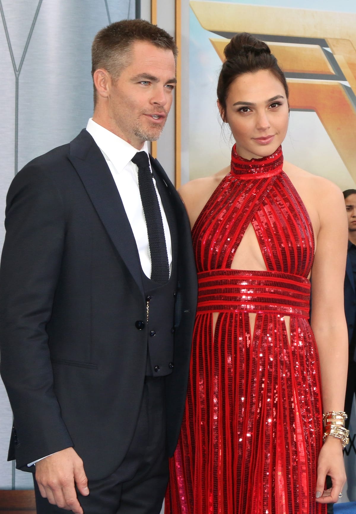 Gal Gadot stands at 5ft 9 ¼ (175.9 cm), while Chris Pine is taller by approximately 9 inches at 6ft ½ in (184.2 cm)