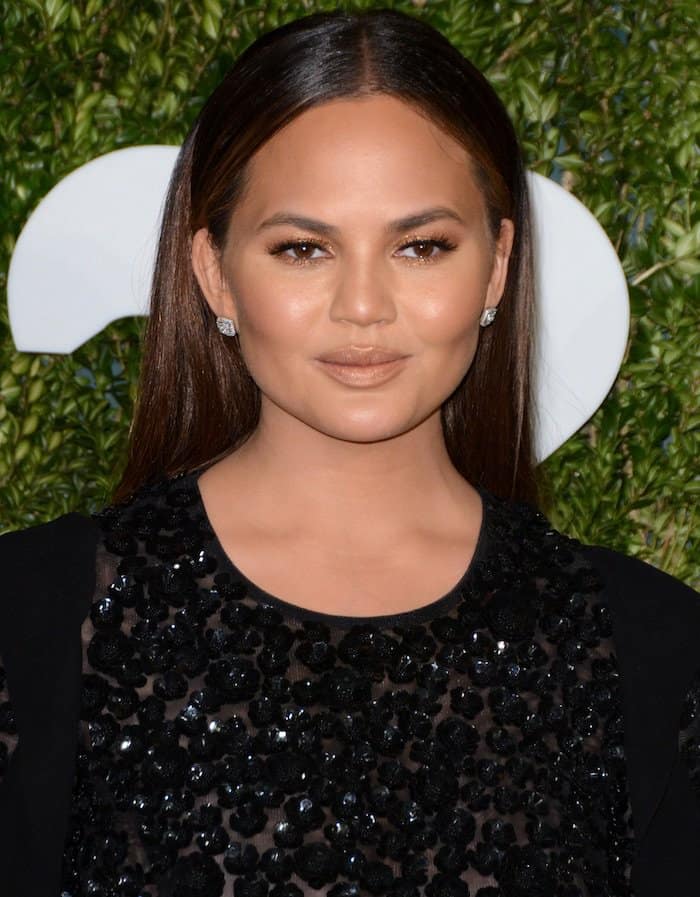 Chrissy Teigen completed her look with a bronzed makeup palette and sleek, straight hair