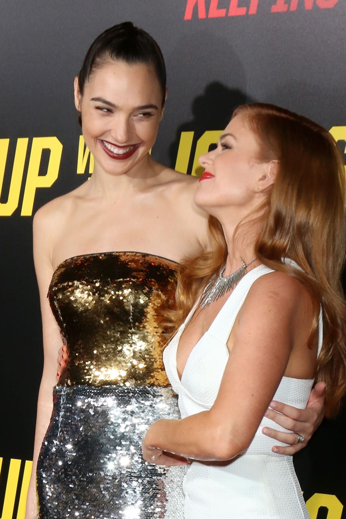 Gal Gadot stands at 5ft 9 ¼ (175.9 cm), while Isla Fisher is notably shorter at 5ft 2 (157.5 cm), indicating a height difference of approximately 7 inches (18.4 cm)