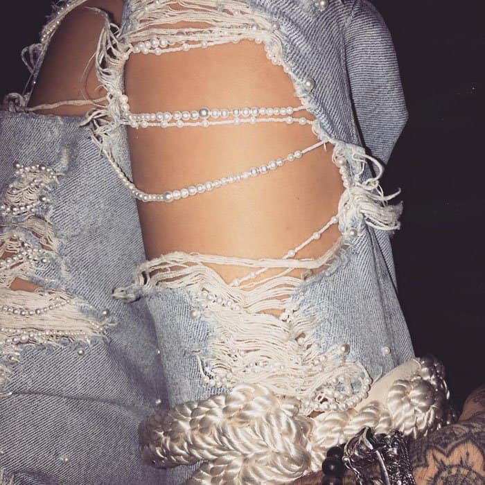 Gigi Hadid uploads a detailed shot of her Rag & Bone "Dre" jeans