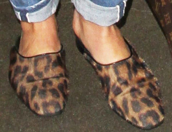 Hilary Duff chose the Stella McCartney 'Suffolk' slides as her travel footwear