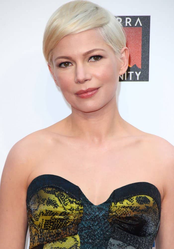 Michelle Williams donned a stunning strapless dress from the Louis Vuitton Spring 2017 collection, which perfectly accentuated her elegance and sophistication at the London Film Festival screening of "Manchester by the Sea"