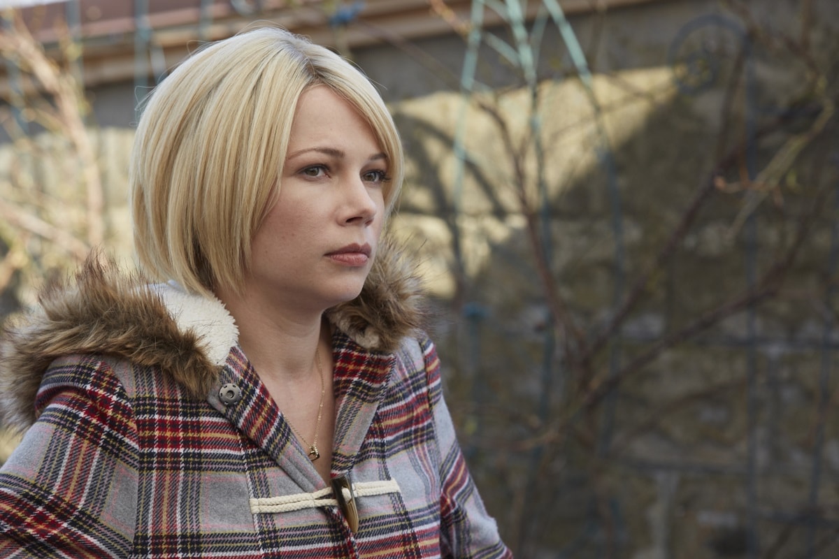 Michelle Williams extensively prepared for her role in Manchester by the Sea by observing people in malls while the crew filmed scenes with Casey Affleck