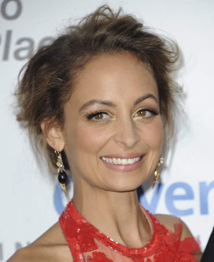 Nicole Richie looked absolutely stunning in a red gown as she took on the role of hosting the 2016 Environmental Media Association (EMA) Awards at Warner Bros. Studios in Burbank, California