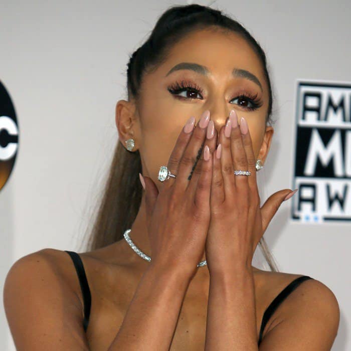 Ariana Grande wears rings by Irit Design at the 2016 American Music Awards