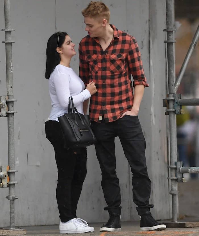 Ariel Winter and Levi Meaden’s nearly 12-inch height difference is evident as they stand together