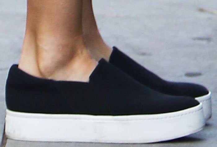 Jessica Alba wore a casual pair of Vince "Warren" sneakers out for breakfast