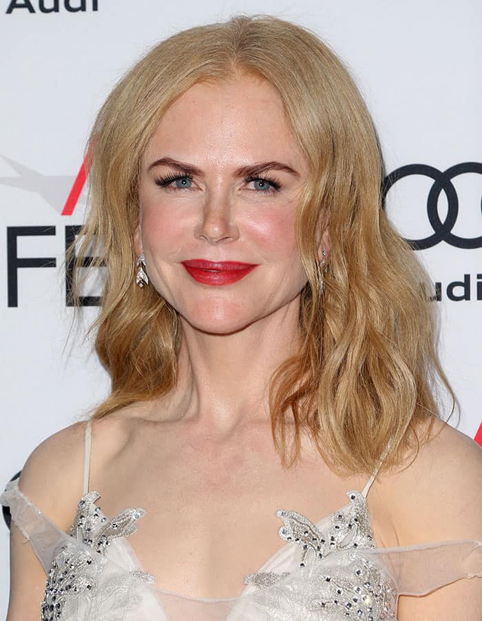 nicole-kidman-red-lipstick-wavy-hair