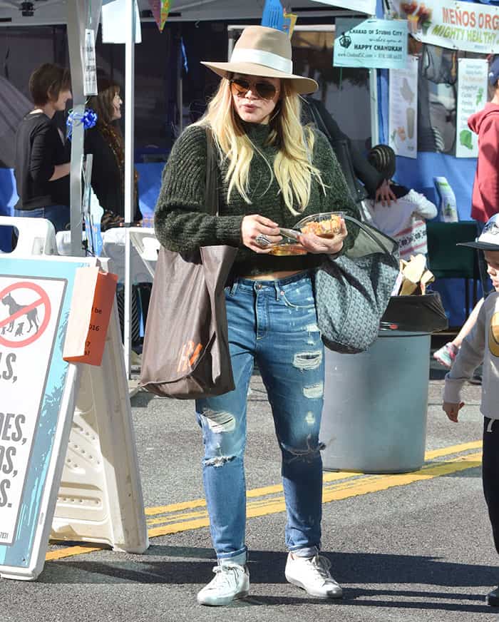 hilary-duff-farmers-market