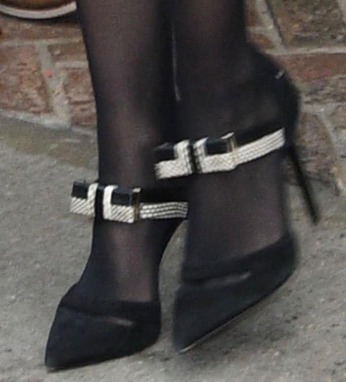 jennifer-lawrence-nicholas-kirkwood-bow-pumps