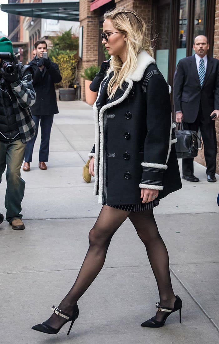 jennifer-lawrence-leaving-tribeca-hotel