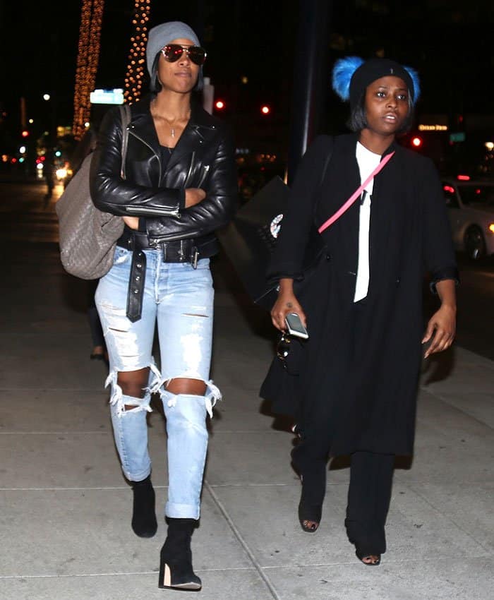 kelly-rowland-shopping-with-a-friend