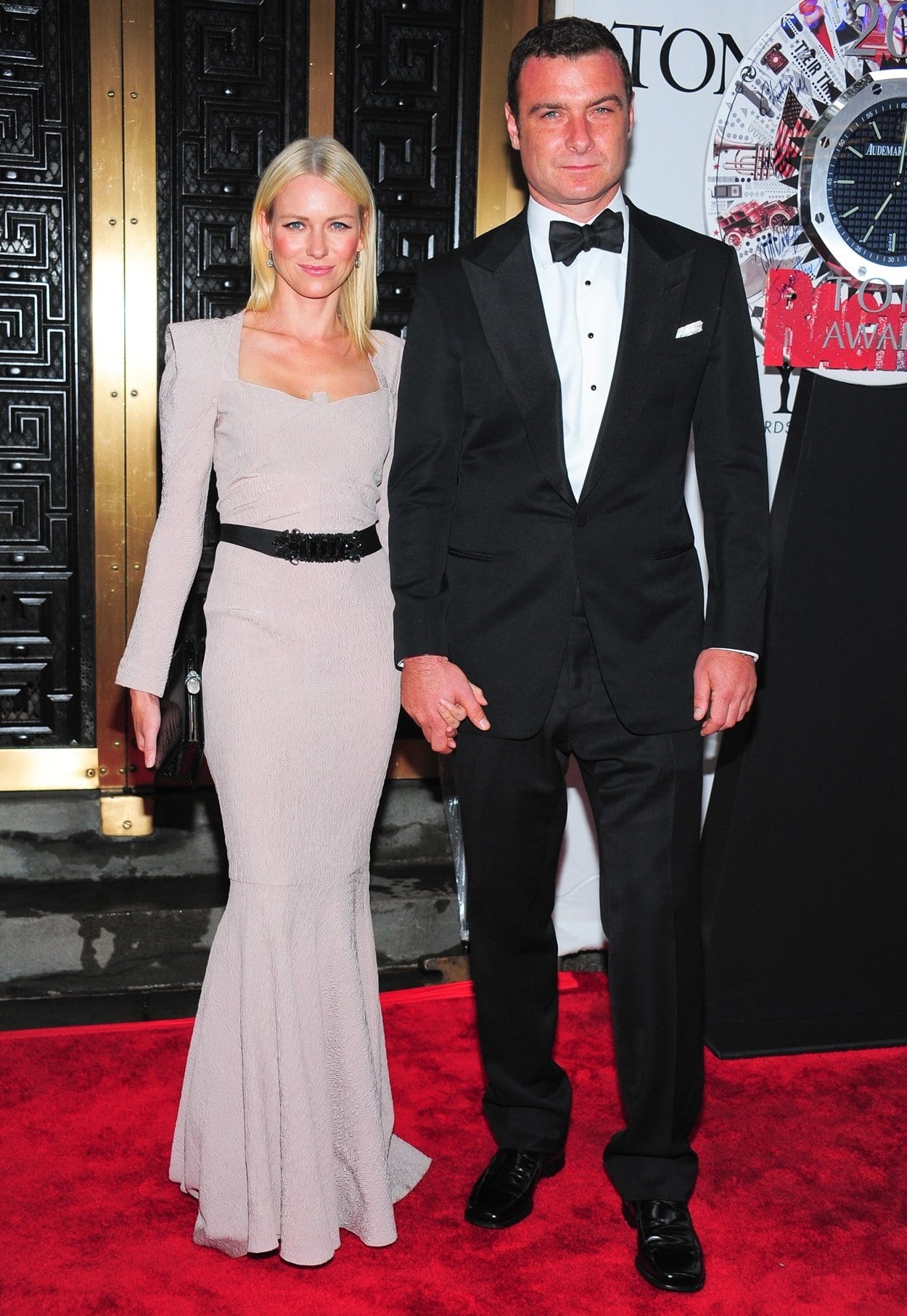 Naomi Watts in an RM by Roland Mouret Artemis dress and her boyfriend Liev Schreiber