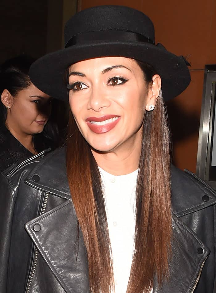 nicole-scherzinger-red-lipstick-black-hat