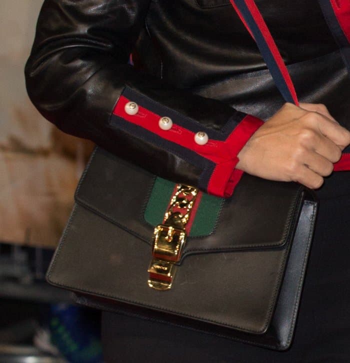 A closer look at Salma Hayek’s Gucci ‘Sylvie’ shoulder bag reveals its signature gold chain detail, green and red web stripe, and structured leather finish