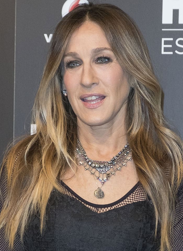 sarah-jessica-parker-subtle-smoky-eye-makeup-lipgloss