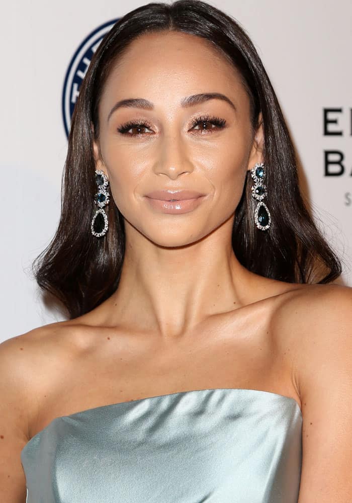 Cara Santana showed off her jewelry with an off-the-shoulder hairstyle and minimal makeup