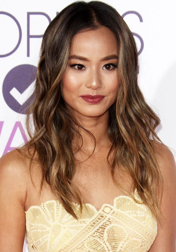 Jamie Chung with balayage tresses and muted red lip at the 2017 People's Choice Awards