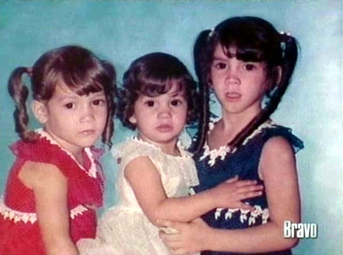 Jennifer Lopez with her older sister, Leslie, and her younger sister, Lynda