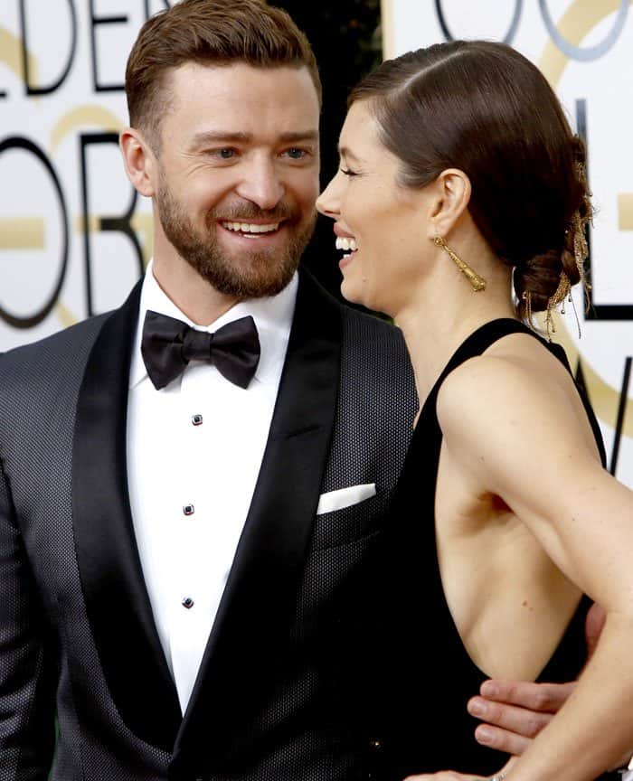Justin Timberlake and Jessica Biel share a loving moment on the 2017 Golden Globes red carpet