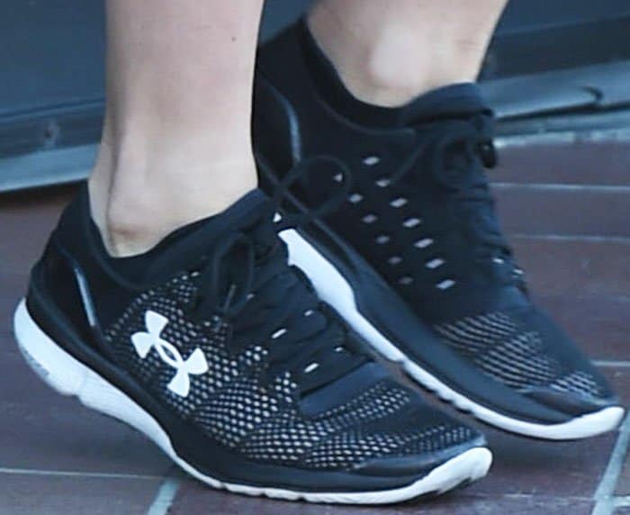 Julianne leads a workout session in Under Armour Apollo 2 sneakers