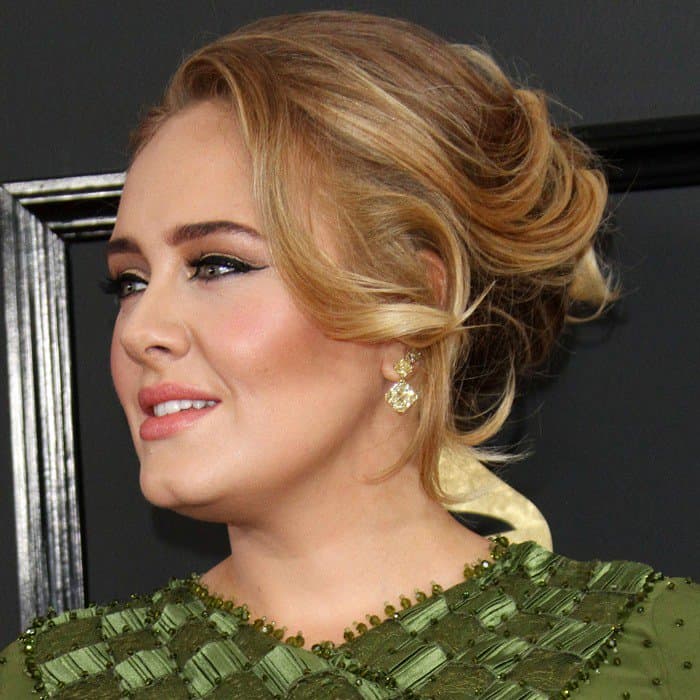 Adele coordinated with jewelry from New York-based jewelry designer Lorraine Schwartz