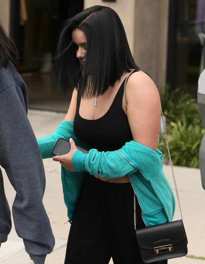 Ariel Winter complements her casual look with a sleek black crossbody bag