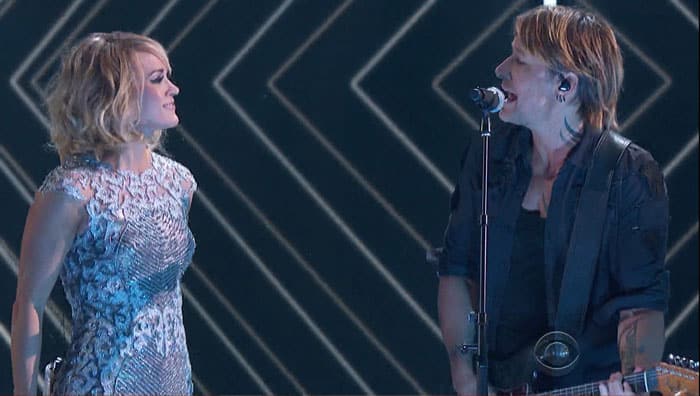Carrie Underwood performed "The Fighter" with country star Keith Urban at the 59th Grammy Awards