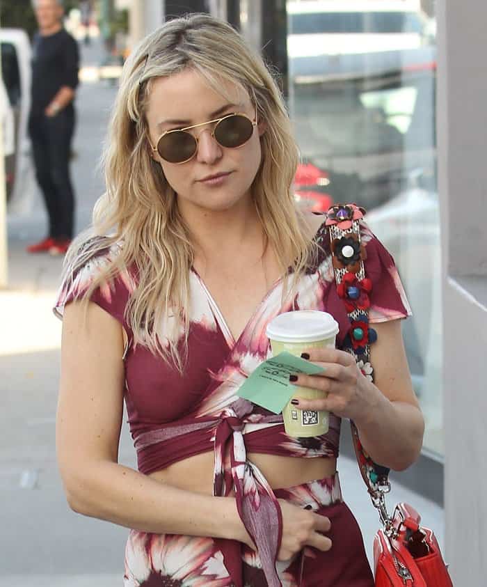 Kate Hudson completed her laid-back look with round gold-framed sunglasses and wore her blonde hair down in loose, tousled waves for an effortlessly chic vibe