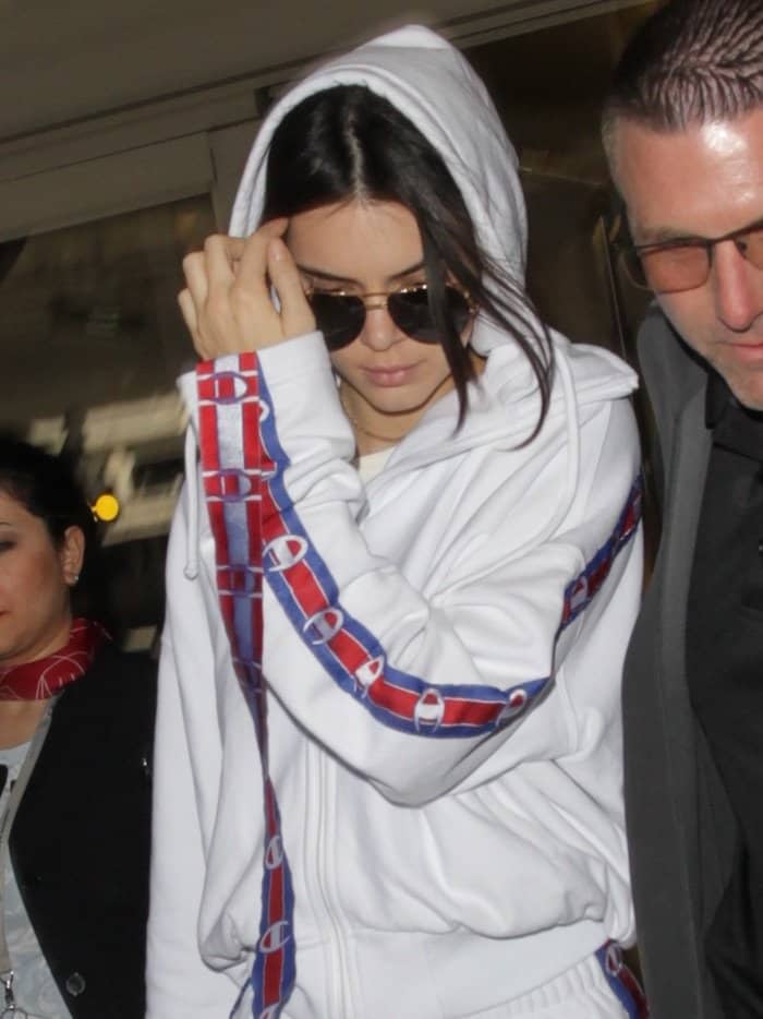 Kendall Jenner arrives at Los Angeles Airport in a sporty chic attire on January 25, 2017