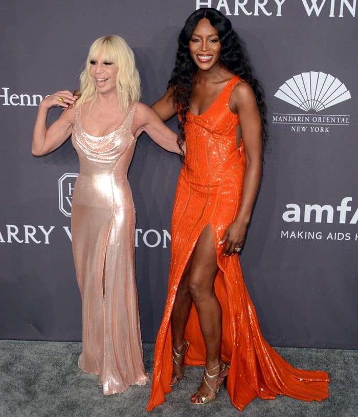 Naomi Campbell posing with the vice president and chief designer of the Versace Group, Donatella Versace
