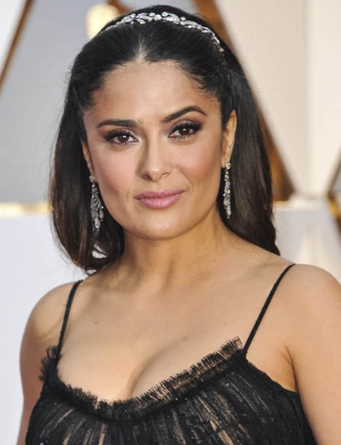 Salma Hayek exudes elegance at the 2017 Oscars, pairing her sleek waves with a diamond-studded headband and radiant, soft-glam makeup