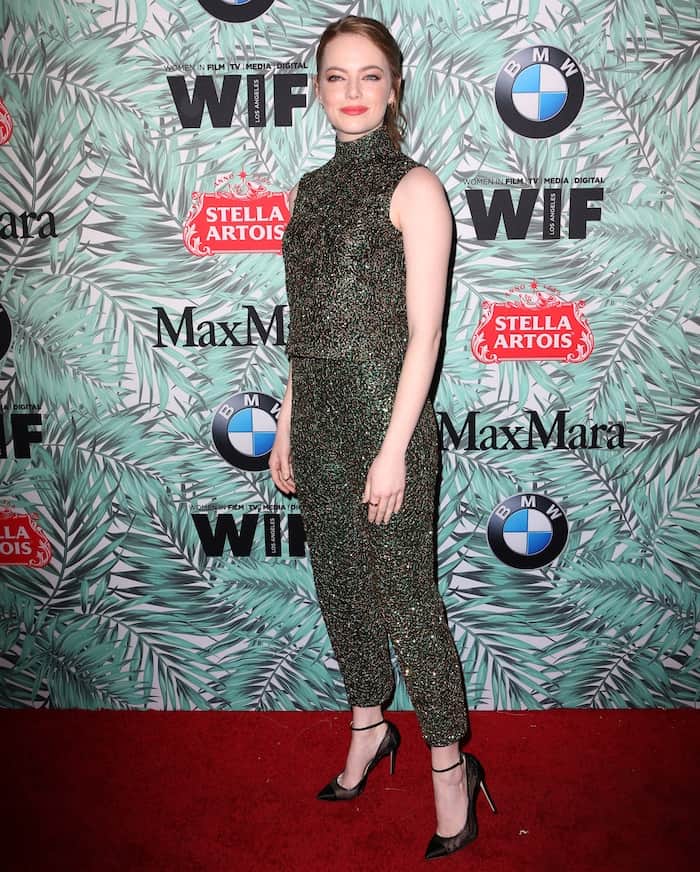 Emma Stone kept the focus on her pantsuit by keeping everything else to a minimum