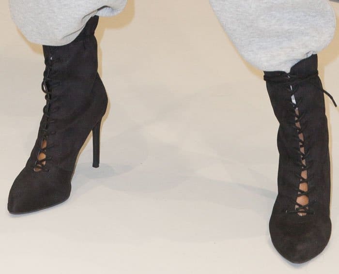 Jourdan Dunn rocks black pointy-toe Londunn x Missguided boots