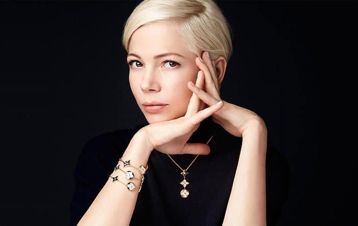 Michelle Williams captivates with a poised and sophisticated look, adorned in Louis Vuitton’s refined BB Blossom jewelry collection
