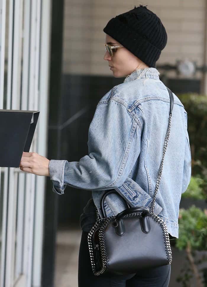 Rooney Mara photographed without makeup while heading to a hair salon.
