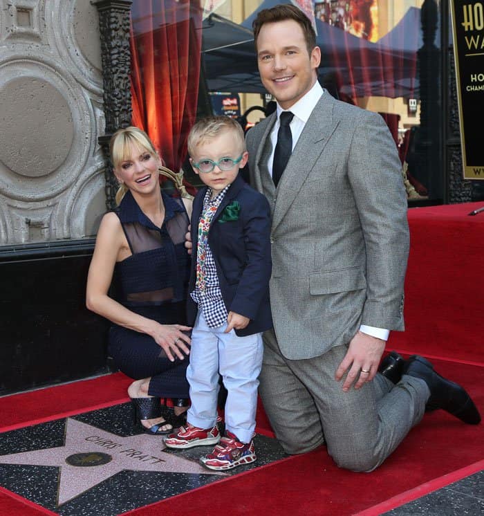 Anna Faris poses with her husband, Chris Pratt, and their son Jack