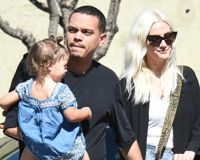 Ashlee Simpson and Evan Ross were spotted crossing Ventura Boulevard with their daughter Jagger in Los Angeles on April 2, 2017