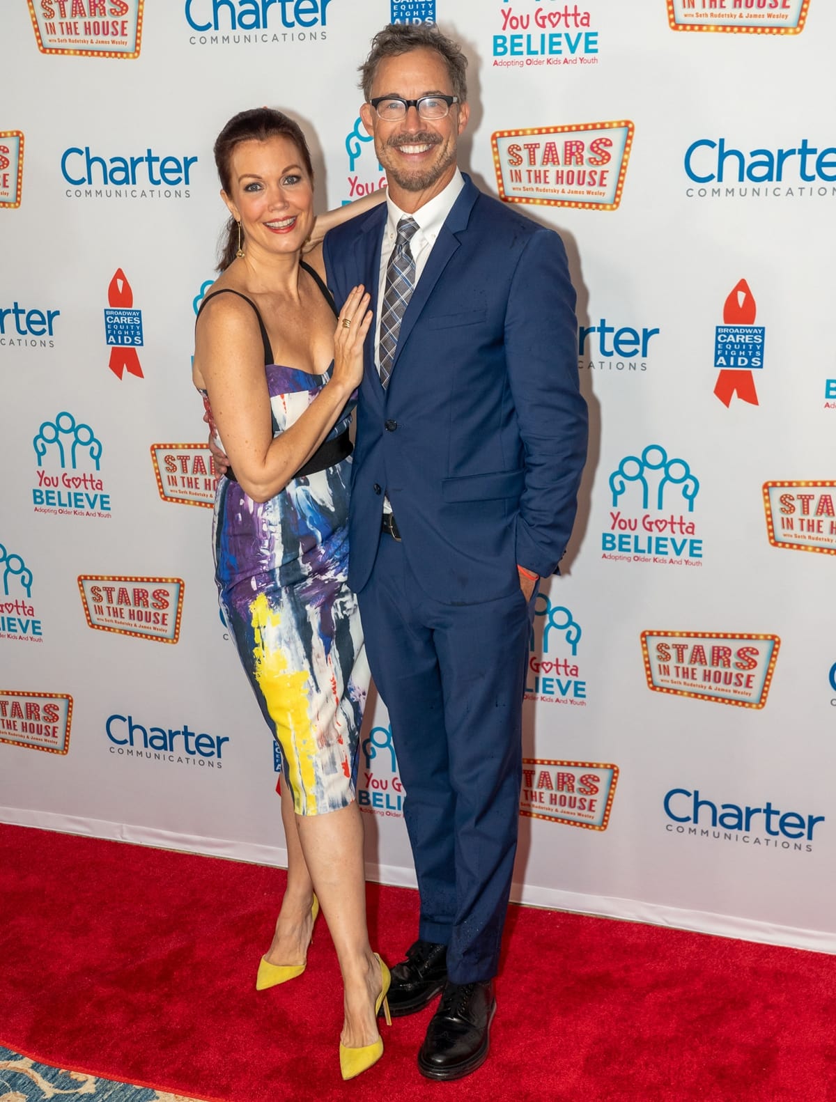 At the 9th Annual "Voices: Stars For Foster Kids" Benefit Concert in New York City on September 18, 2023, Bellamy Young measured 5 feet 7 inches (170.2 cm) in height, while Tom Cavanagh stood at 6 feet (182.9 cm)