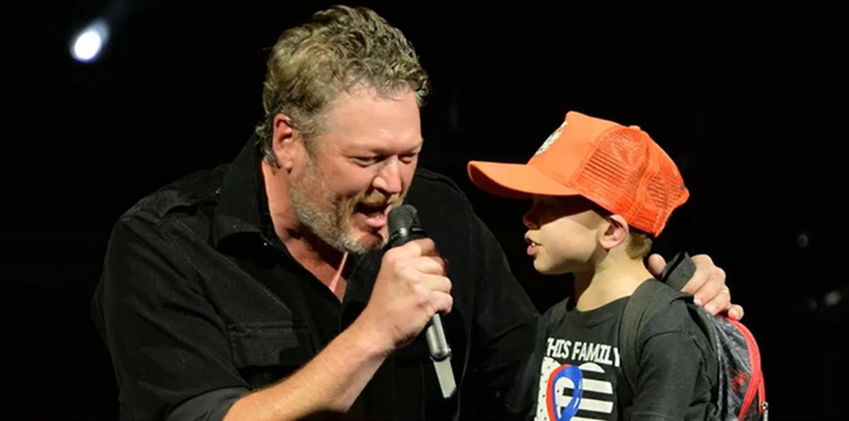 Blake Shelton invited Wyatt McKee up on stage to sing "God's Country" during his concert