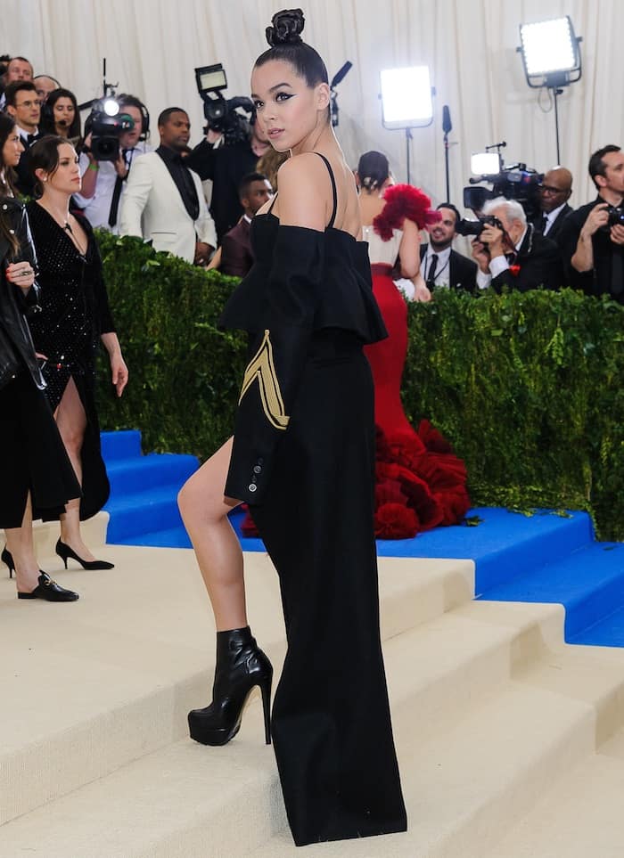 Hailee Steinfeld honors Rei Kawakubo with a goth Vera Wang ensemble at the MET Gala on May 1, 2017 at the Metropolitan Museum of Art