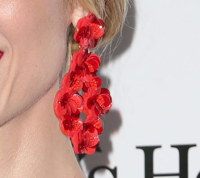 Jaime added more fire to the look by pairing her frock with a set of red dangling floral earrings