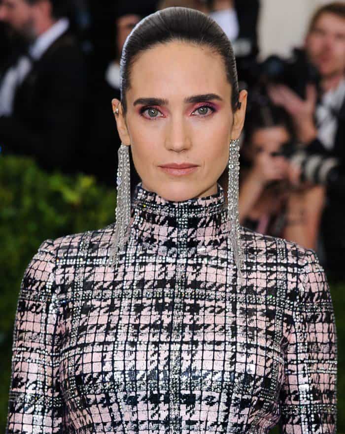 Shoulder-grazing earrings finished Jennifer's edgy ensemble at the Met Gala