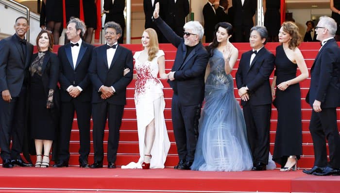 The actress poses with other members of the 2017 Cannes Film Festival jury