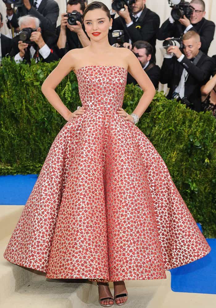 Miranda charmed the paparazzi in a strapless Oscar de la Renta gown