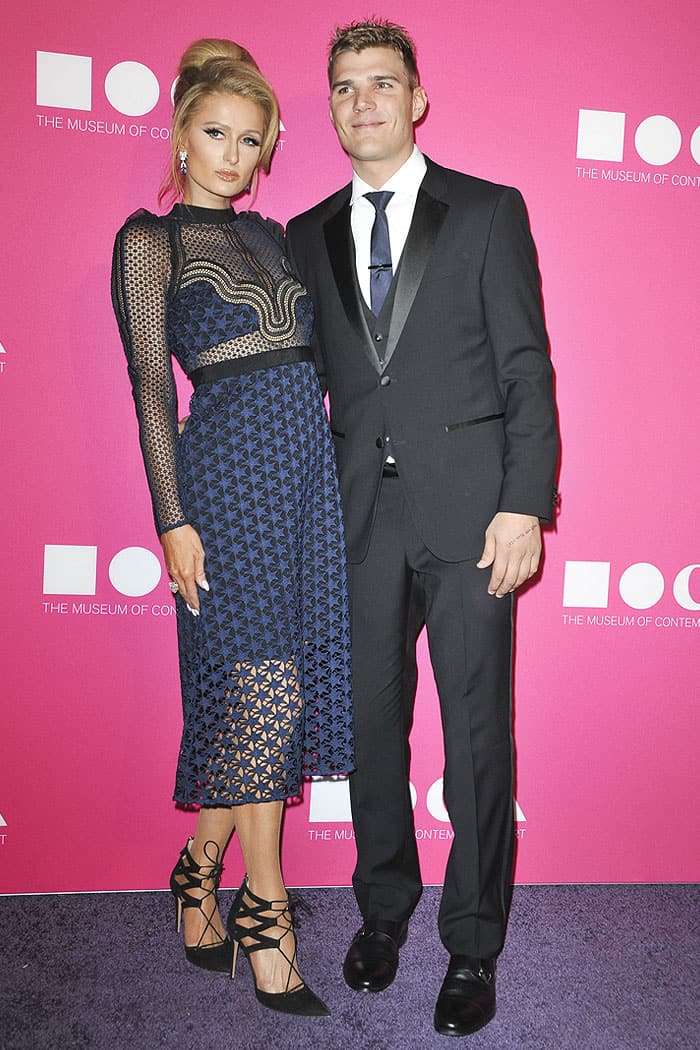 Paris Hilton posing with boyfriend Chris Zylka on the purple carpet at the 2017 MOCA Gala.