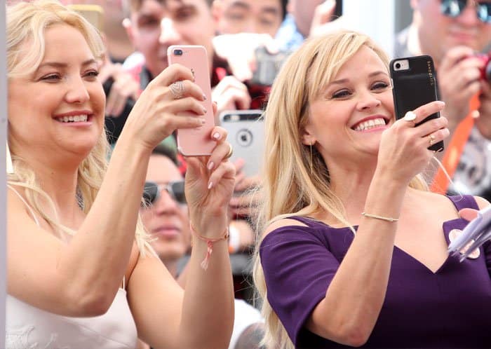 Reese and Kate Hudson fangirl over Goldie Hawn and Kurt Russell at their double-star ceremony