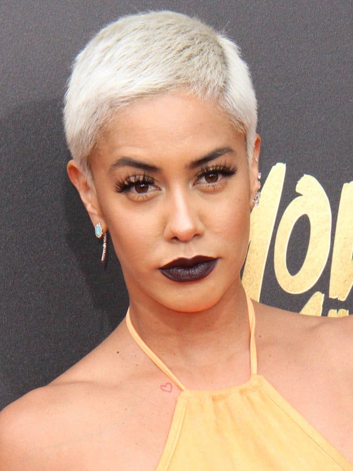 Sibley Scoles rocked bold dark plum lips, striking brown eyes, and her signature platinum blonde pixie cut at the event