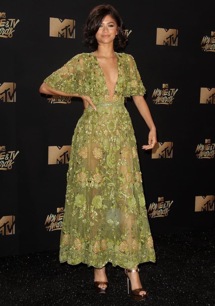 Zendaya effortlessly styles her bold green Zuhair Murad dress with bronze platform sandals, a vintage-inspired bob, and soft, glowing makeup for a perfectly balanced look